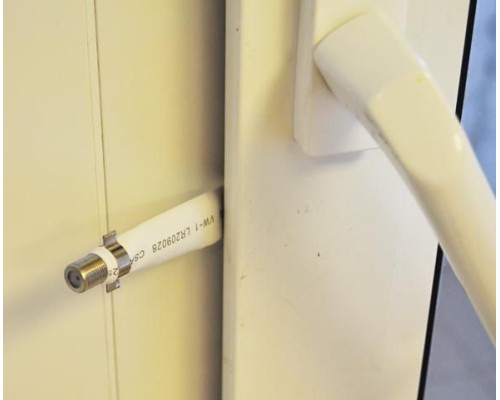 Плоский антенный переходник для пластиковых окон Luxmann FTC-901 (F мама - F мама)