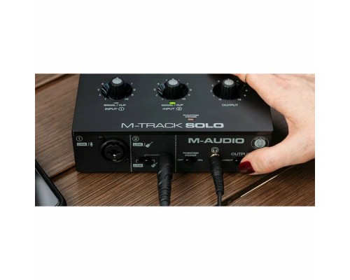 Звуковая карта (аудиоинтерфейс) M-Audio M-Track Solo, USB, фантомное питание