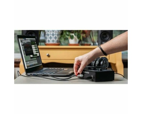 Звуковая карта (аудиоинтерфейс) M-Audio M-Track Solo, USB, фантомное питание